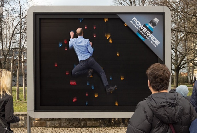 powerade_workout_billboard_climbing-small